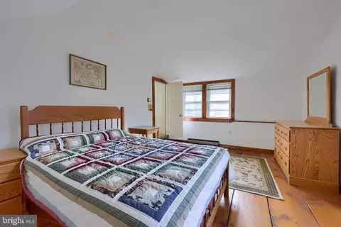 Bedroom - 925 Rabbit Hill Rd, Lititz, PA 17543 photo 2 of 4