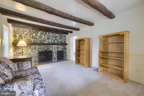 Living - 925 Rabbit Hill Rd, Lititz, PA 17543 photo 3 of 5