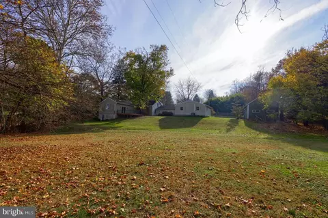 Exterior - 925 Rabbit Hill Rd, Lititz, PA 17543 photo 5 of 6