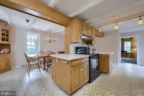 Kitchen - 925 Rabbit Hill Rd, Lititz, PA 17543 photo 3 of 4