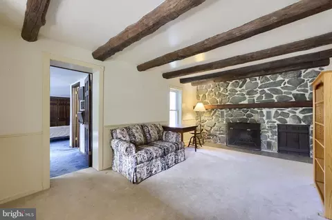 Living - 925 Rabbit Hill Rd, Lititz, PA 17543 photo 4 of 5