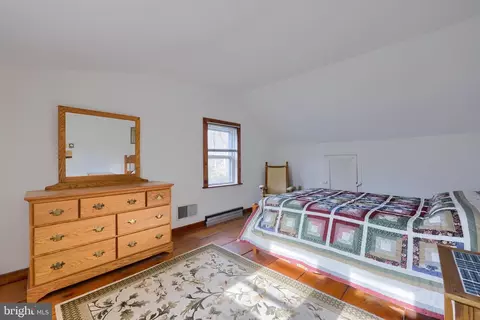 Bedroom - 925 Rabbit Hill Rd, Lititz, PA 17543 photo 3 of 4