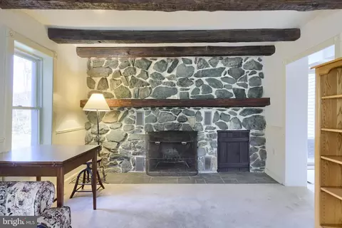 Living - 925 Rabbit Hill Rd, Lititz, PA 17543 photo 5 of 5