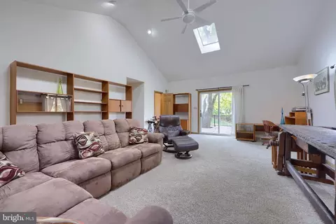 Living - 925 Rabbit Hill Rd, Lititz, PA 17543 photo 1 of 5