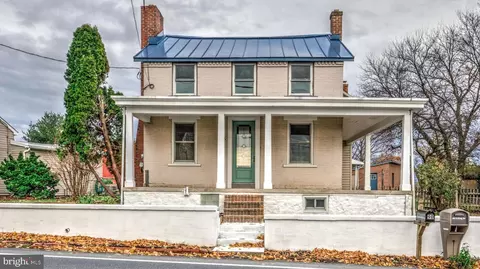 90 S King St, Stevens, PA 17578