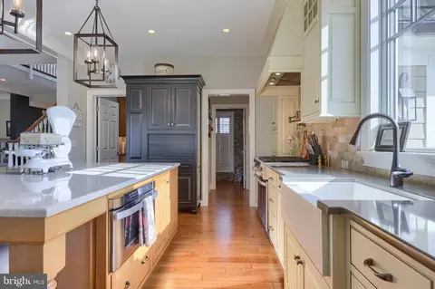 Kitchen - 921 Bent Creek Dr, Lititz, PA 17543 photo 9 of 12
