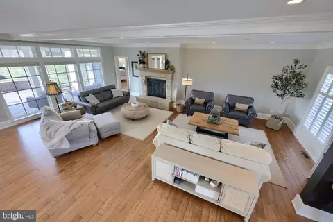 Living - 921 Bent Creek Dr, Lititz, PA 17543 photo 9 of 9