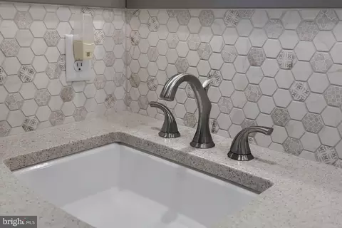 Bath - 921 Bent Creek Dr, Lititz, PA 17543 photo 3 of 10