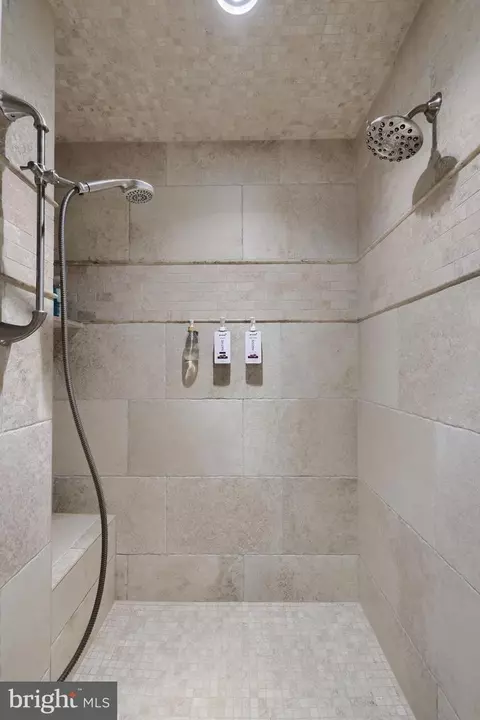 Bath - 921 Bent Creek Dr, Lititz, PA 17543 photo 4 of 10