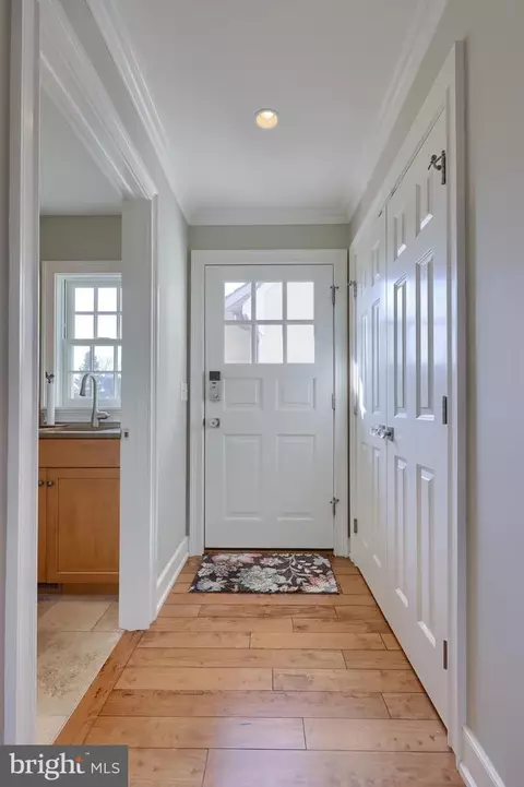Entry Way - 921 Bent Creek Dr, Lititz, PA 17543 photo 7 of 7