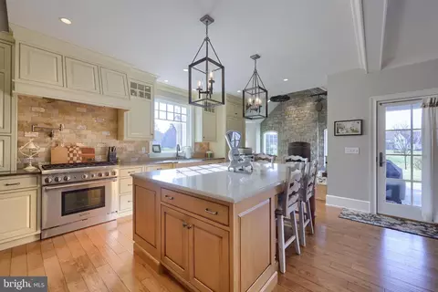 Kitchen - 921 Bent Creek Dr, Lititz, PA 17543 photo 4 of 12