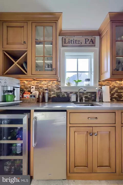 Kitchen - 921 Bent Creek Dr, Lititz, PA 17543 photo 11 of 12