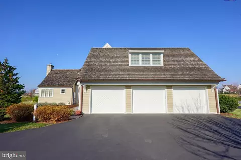 Exterior - 921 Bent Creek Dr, Lititz, PA 17543 photo 5 of 7