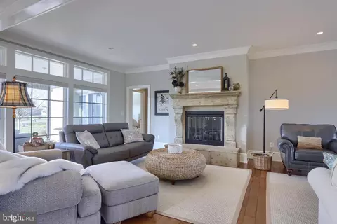 Living - 921 Bent Creek Dr, Lititz, PA 17543 photo 5 of 9