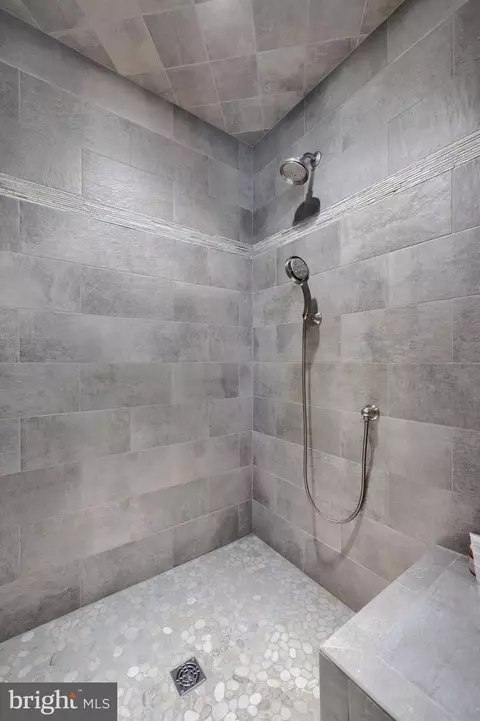Bath - 921 Bent Creek Dr, Lititz, PA 17543 photo 7 of 10