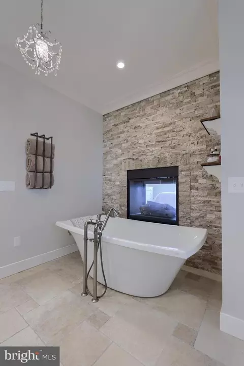 Bath - 921 Bent Creek Dr, Lititz, PA 17543 photo 1 of 10