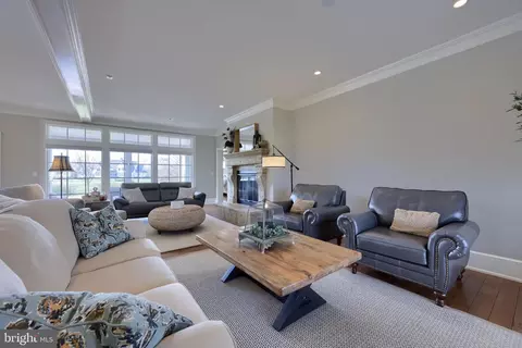 Living - 921 Bent Creek Dr, Lititz, PA 17543 photo 2 of 9