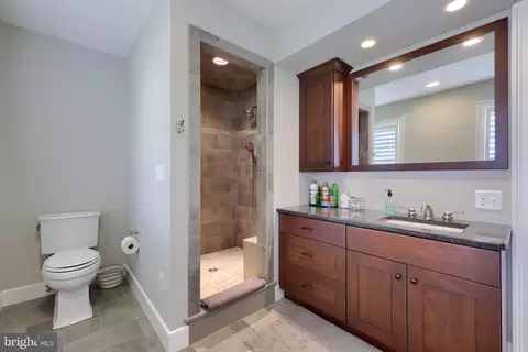 Bath - 921 Bent Creek Dr, Lititz, PA 17543 photo 6 of 10