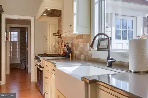 Kitchen - 921 Bent Creek Dr, Lititz, PA 17543 photo 8 of 12