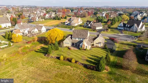 View/Area - 921 Bent Creek Dr, Lititz, PA 17543 photo 2 of 4