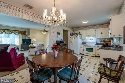102 S Oak St, Lititz, PA 17543 photo 8