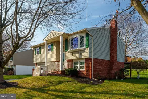 102 S Oak St, Lititz, PA 17543 photo 2
