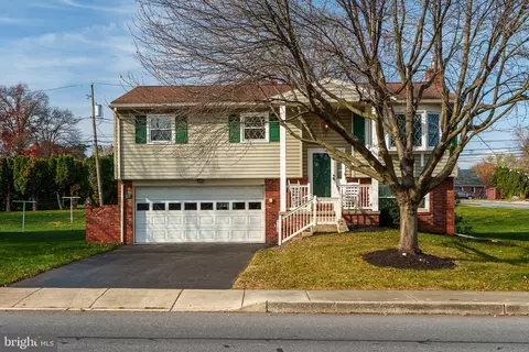102 S Oak St, Lititz, PA 17543
