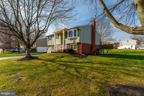 102 S Oak St, Lititz, PA 17543 photo 4