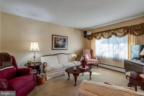 102 S Oak St, Lititz, PA 17543 photo 6