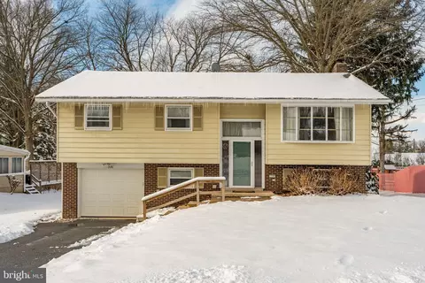 276 Longfellow Dr, Lancaster, PA 17602