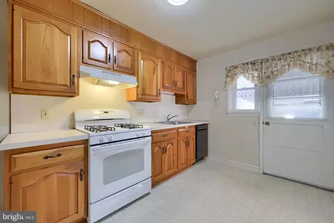 Kitchen - 44 Ruby St, Lancaster, PA 17603 photo 2 of 2