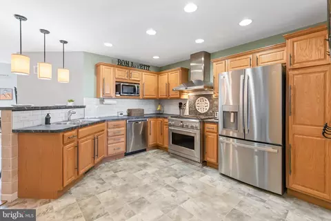 604 Chatham Way, Lititz, PA 17543 photo 3