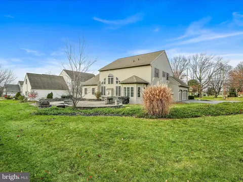 Exterior - 610 W Orange St, Lititz, PA 17543 photo 5 of 6