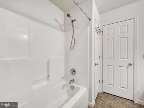 Bath - 610 W Orange St, Lititz, PA 17543 photo 4 of 5