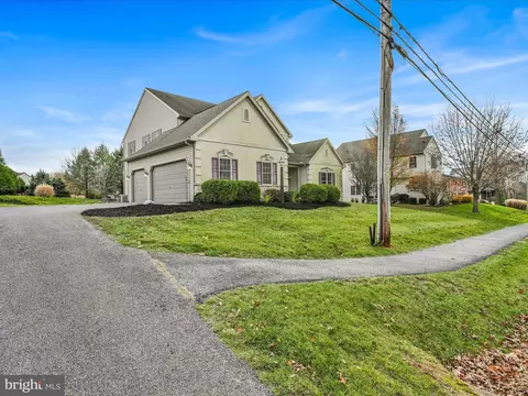 Exterior - 610 W Orange St, Lititz, PA 17543 photo 3 of 6