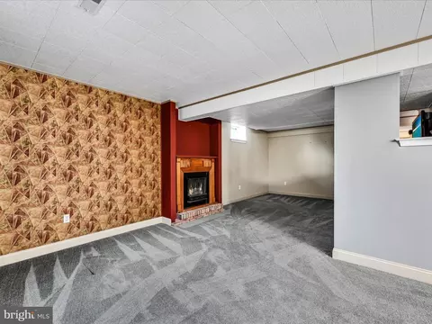 Living - 610 W Orange St, Lititz, PA 17543 photo 6 of 7