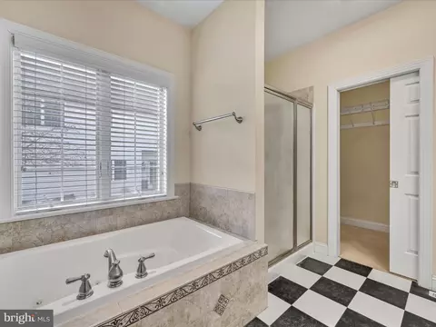Bath - 610 W Orange St, Lititz, PA 17543 photo 2 of 5