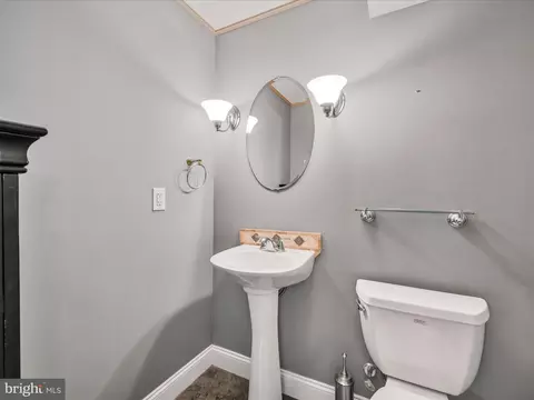 Bath - 610 W Orange St, Lititz, PA 17543 photo 5 of 5