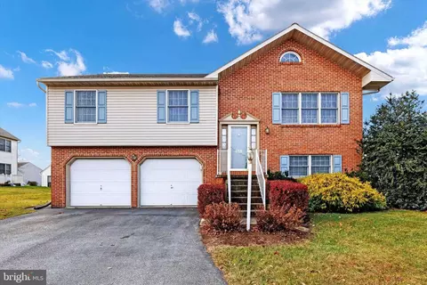 355 Partridge Dr, Lititz, PA 17543