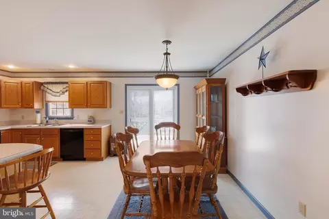 355 Partridge Dr, Lititz, PA 17543 photo 3