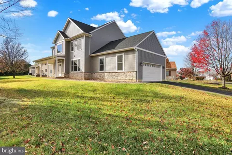 Exterior - 446 Wagonwheel Rd, Lititz, PA 17543 photo 3 of 4
