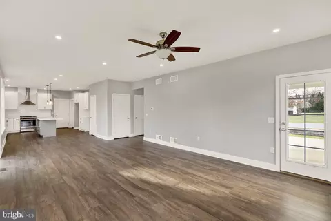 Living - 446 Wagonwheel Rd, Lititz, PA 17543 photo 5 of 7