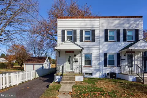 215 Noble St, Lititz, PA 17543 photo 2