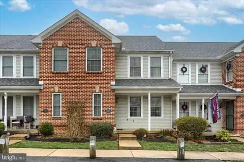 4043 Bradford Cir, Mount Joy, PA 17552