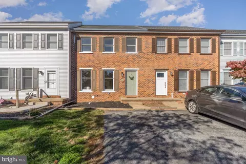 266 Lumber St, Mount Joy, PA 17552
