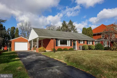 324 S 9th St, Akron, PA 17501
