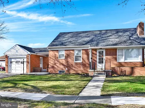 332 N 5th St, Denver, PA 17517