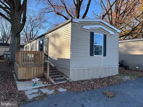 514 Bradley Dr, Mount Joy, PA 17552