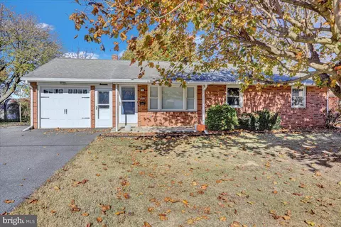 405 W Conestoga St, New Holland, PA 17557