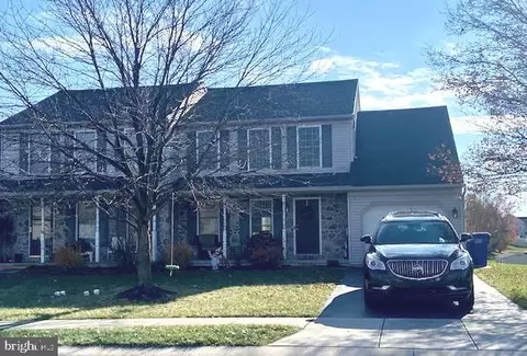 4154 Green Park Dr, Mount Joy, PA 17552